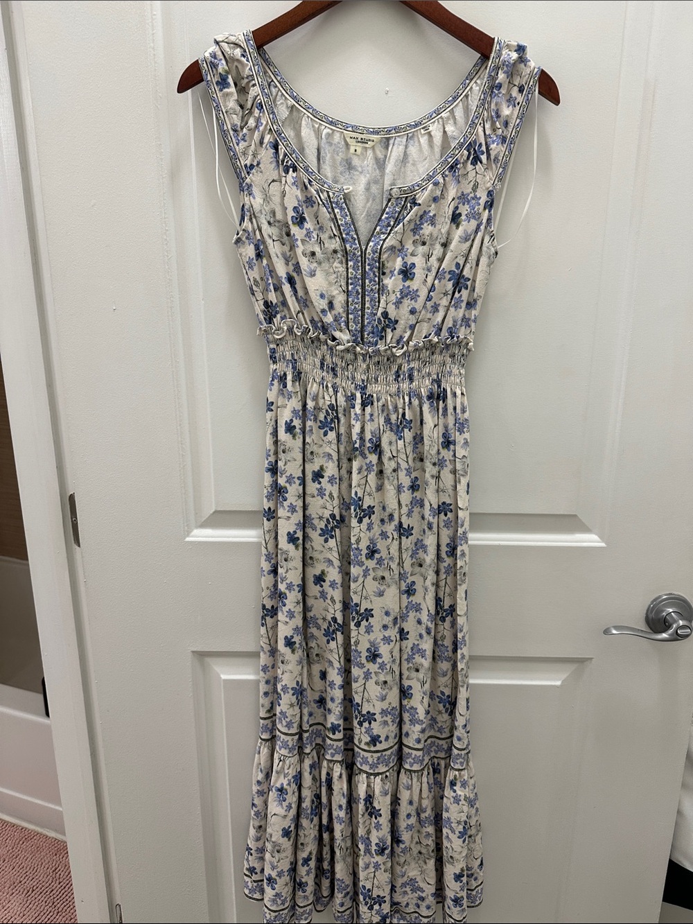 Max Studio Sleeveless Blue Floral Maxi Dress - Elegant Cream and Blue Print